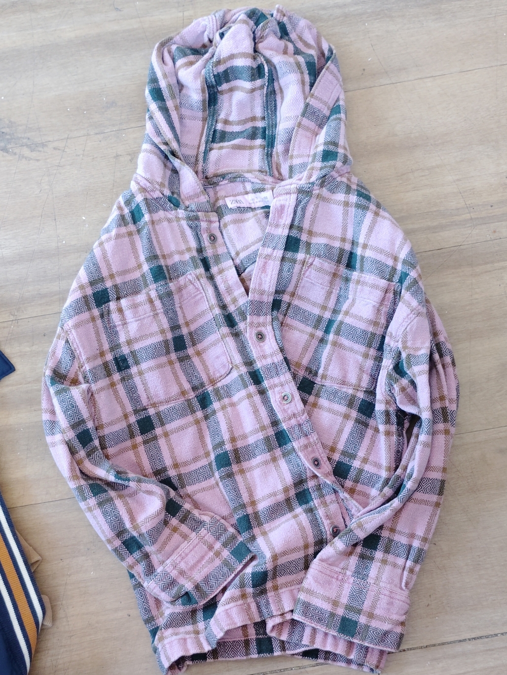 Boys Kids  Zara Plaid Hooded Button-Down Shirt Size 7